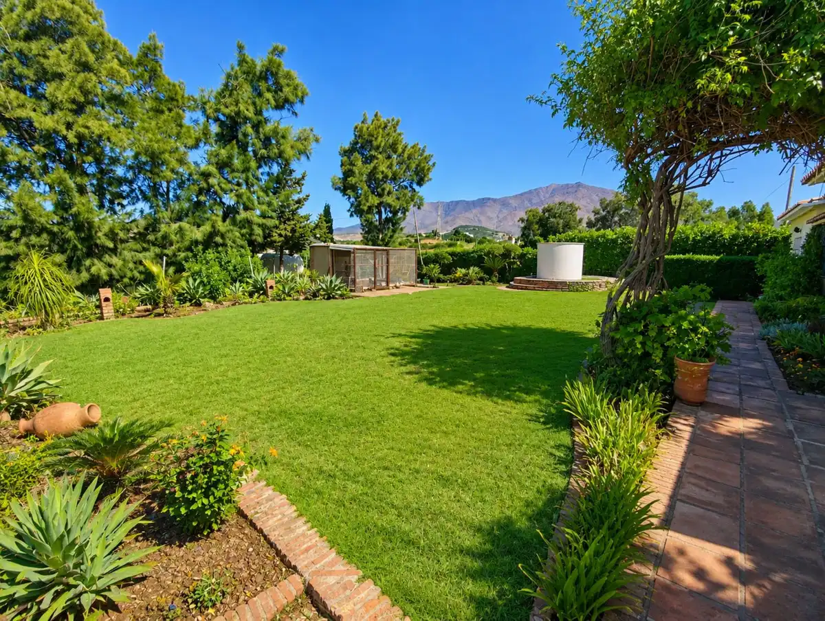 Garden of Residential for sale in Estepona