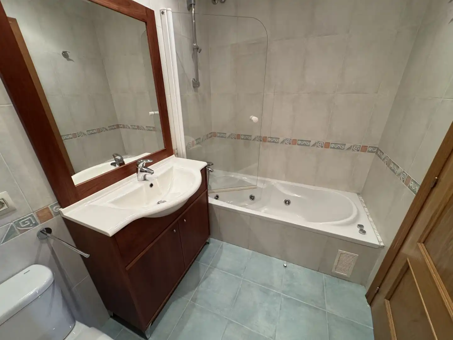 Baño de Piso de alquiler en Culleredo con Calefacción y Trastero