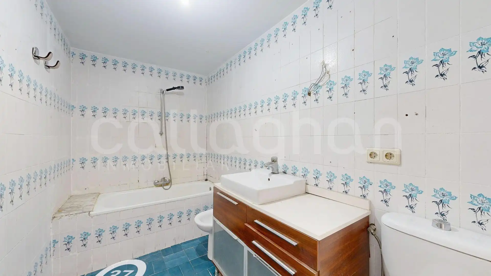 Bathroom of Flat for sale in Valencia  with Balcony