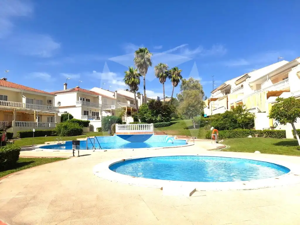 Piscina de Casa adosada en venda en Badajoz amb Aire condicionat, Terrassa i Piscina