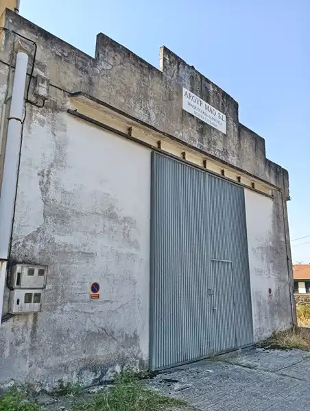 Außenansicht von Fabrikhallen zur Miete in Penagos