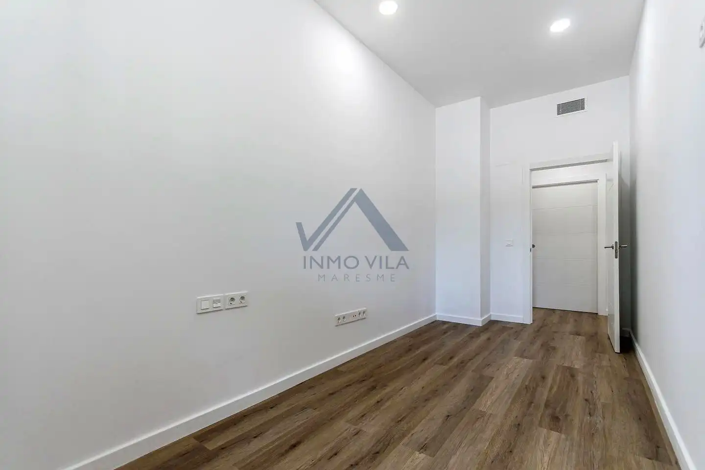 Schlafzimmer von Erdgeschoss zum Verkauf in Girona mit Klimaanlage und Terrasse