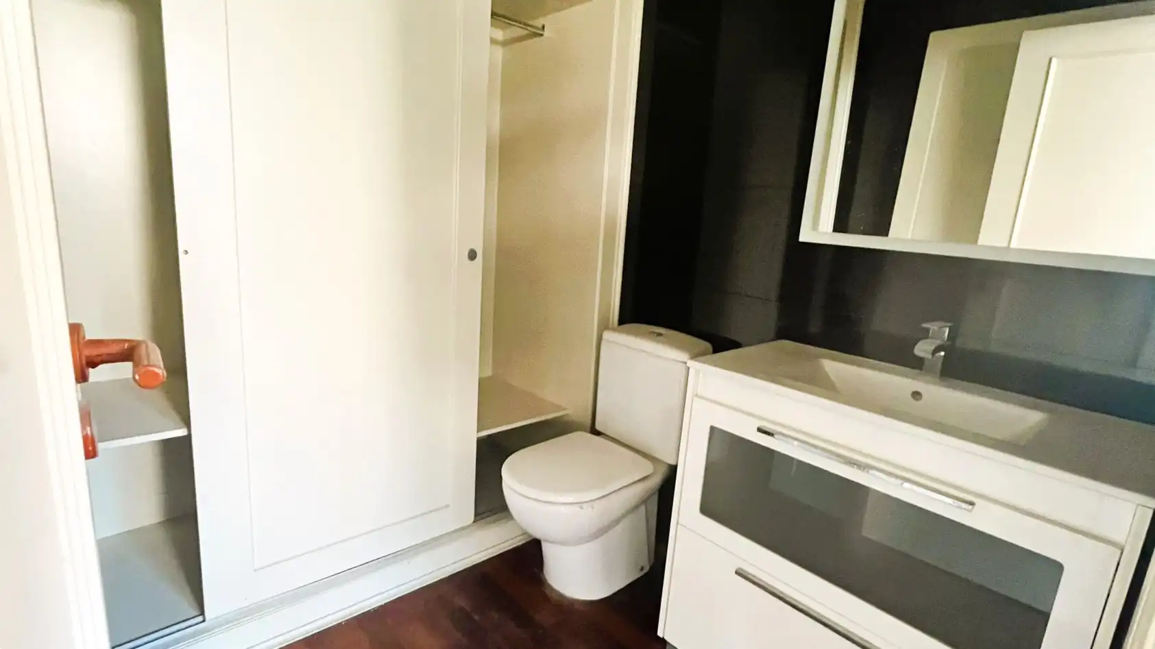 Bathroom of Office for sale in Sant Joan Despí  with Storage room