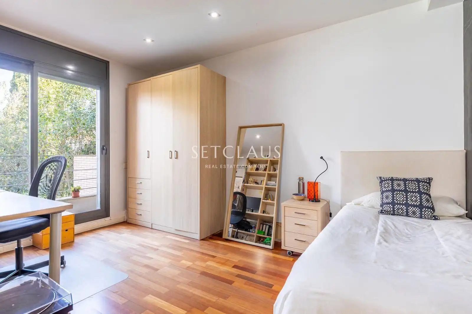 Habitación de Casa adosada en venta en Premià de Mar con Aire acondicionado, Calefacción y Jardín privado