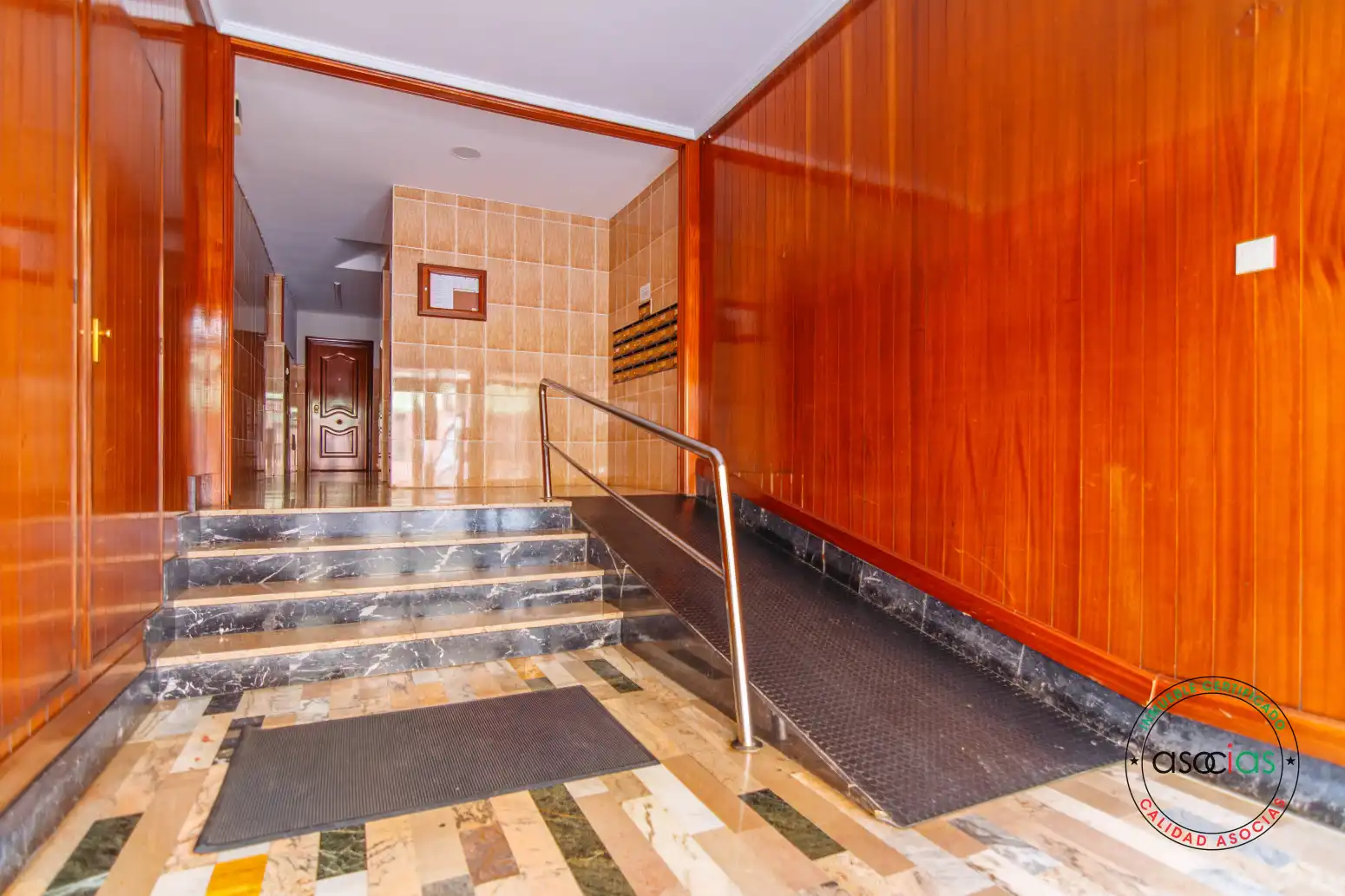 Pis en venda en Oviedo  amb Calefacció, Parquet i Moblat