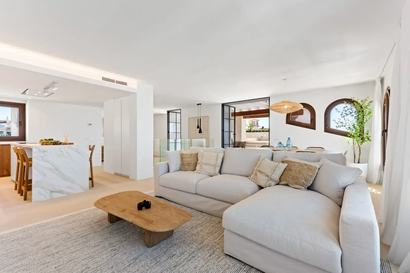 Sala de estar de Ático en venta en Manilva con Aire acondicionado, Terraza y Piscina