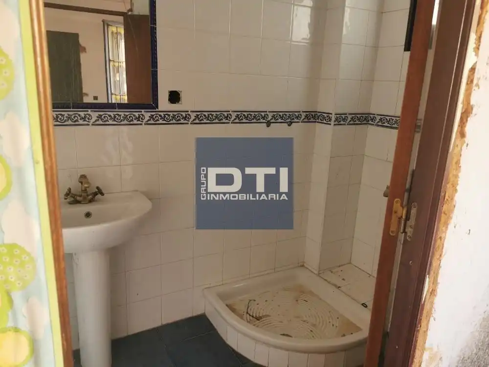 Bathroom of Industrial buildings for sale in Burguillos