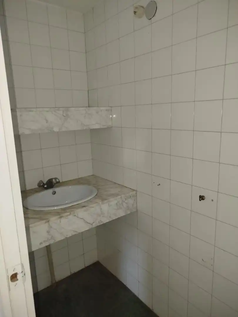 Baño de Local de alquiler en Cádiz con Aire acondicionado