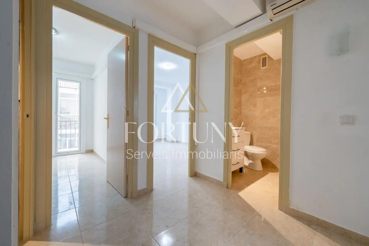 Flat with terrace for sale in del Carrilet 30, imagen 30