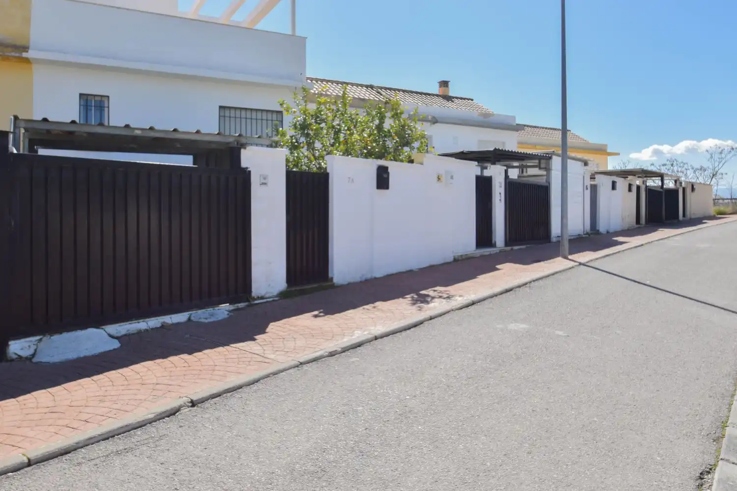 Vista exterior de Casa adosada en venda en Las Gabias amb Terrassa i Piscina comunitària