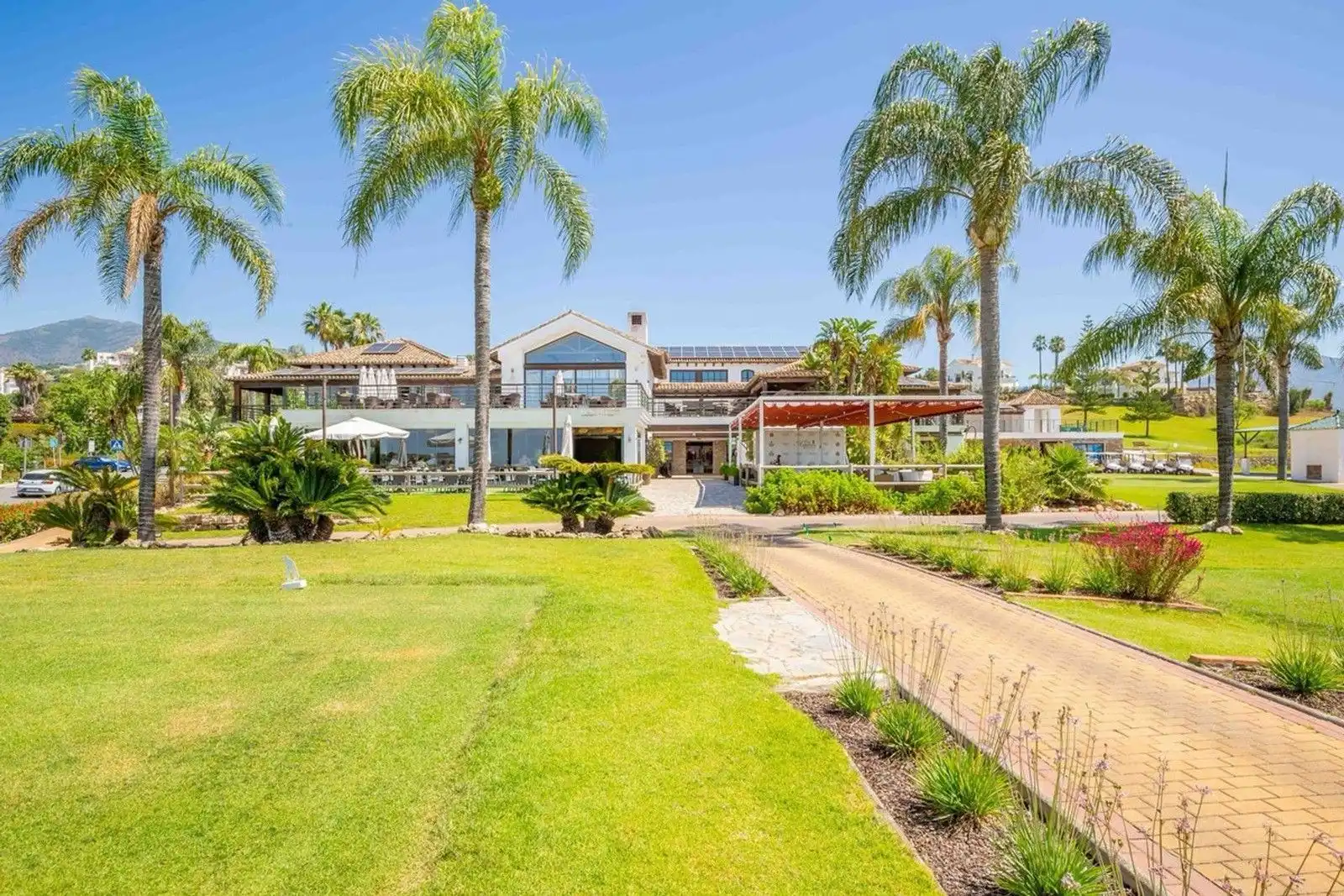 Flat for sale in Benahavís  with Air Conditioner, Terrace and Alarm