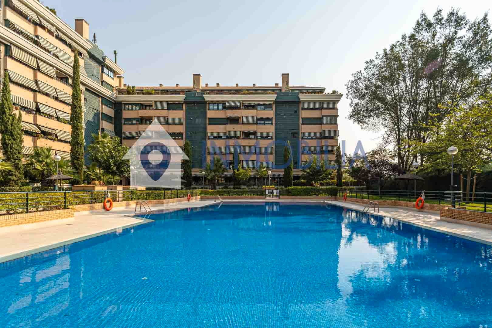 Piscina de Pis en venda en  Madrid Capital amb Aire condicionat, Calefacció i Traster