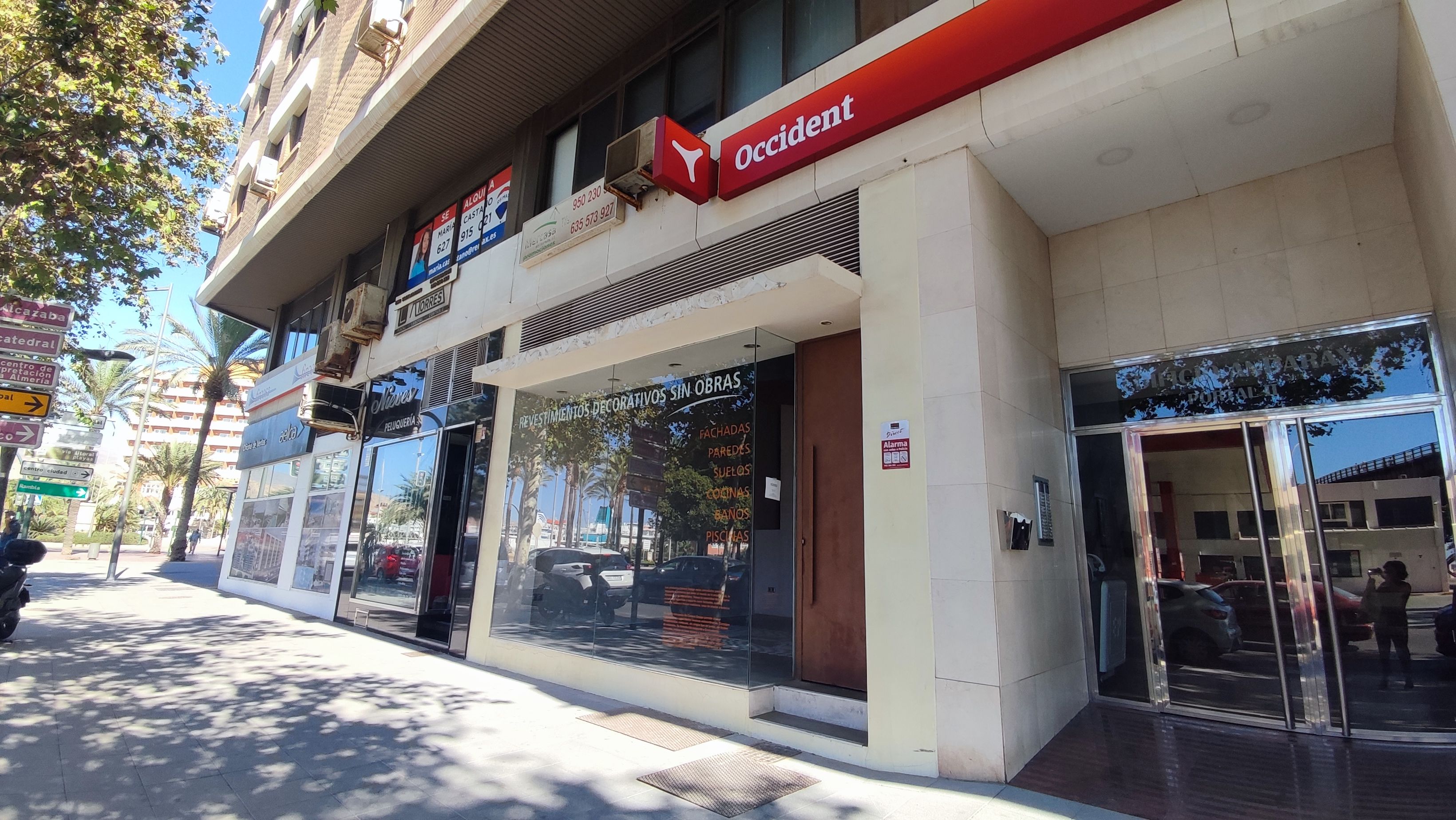 Local de lloguer en  Almería Capital