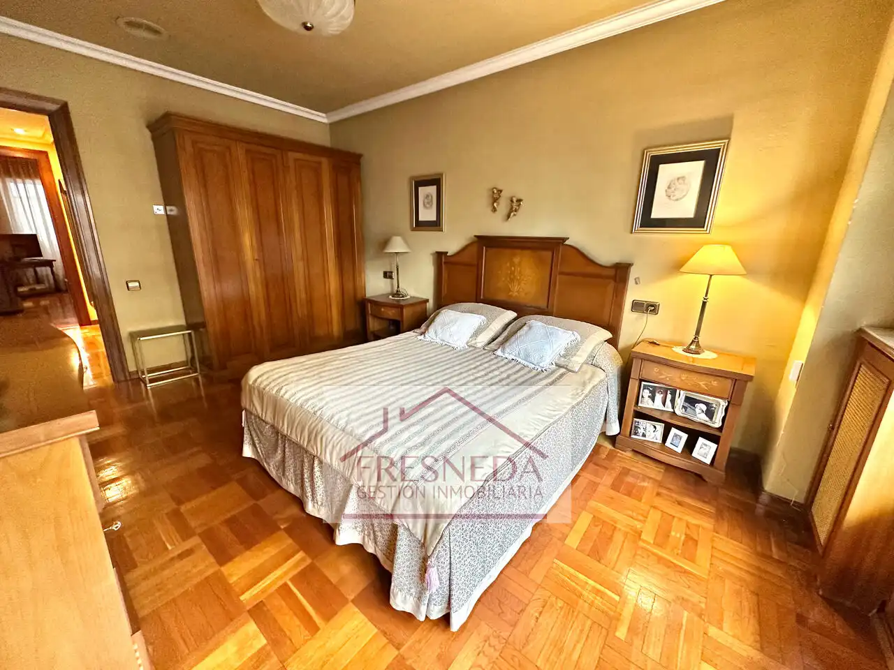 Habitación de Piso en venta en Oviedo  con Calefacción, Terraza y Trastero