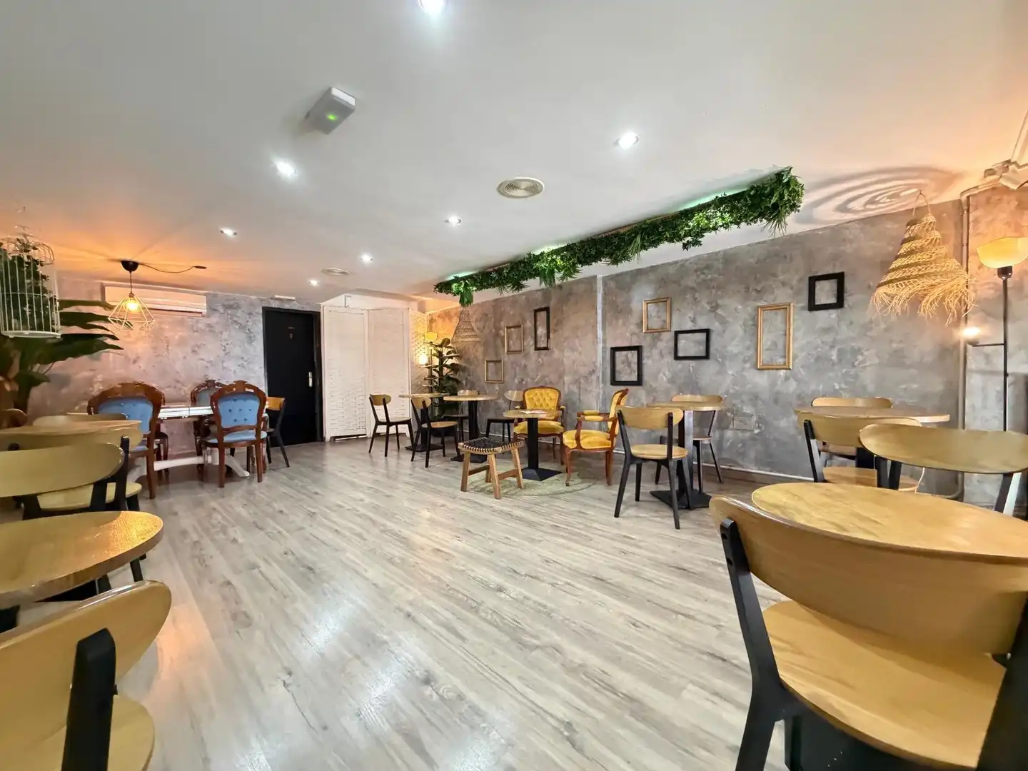 Dining room of Commercial properties for rent in Torrevieja  with Air Conditioner and Furnished