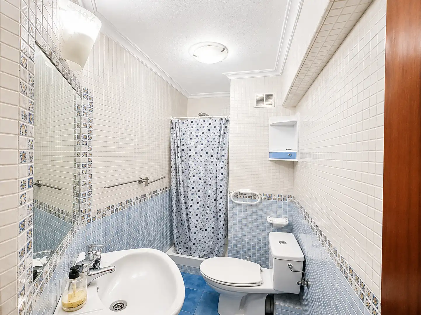 Baño de Piso de alquiler en Santander con Calefacción, Amueblado y Horno