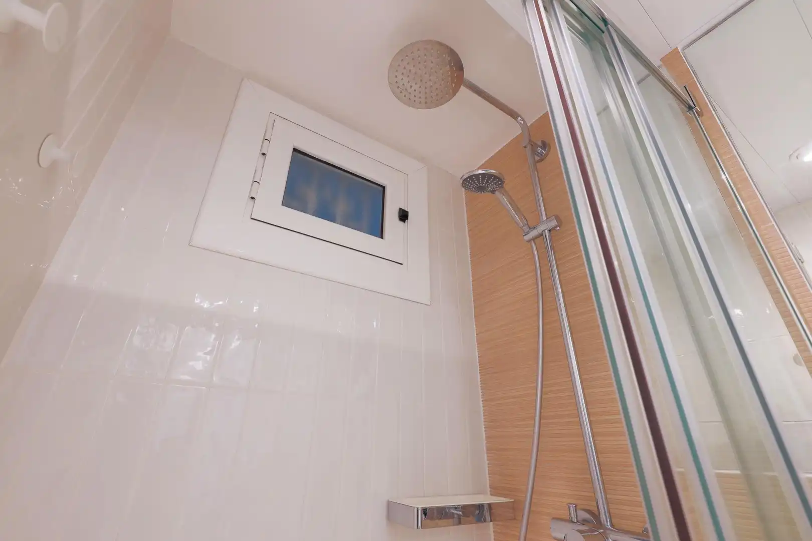 Bathroom of Ground floor for sale in Barcelona  with Air Conditioner, Heating and Parquet flooring