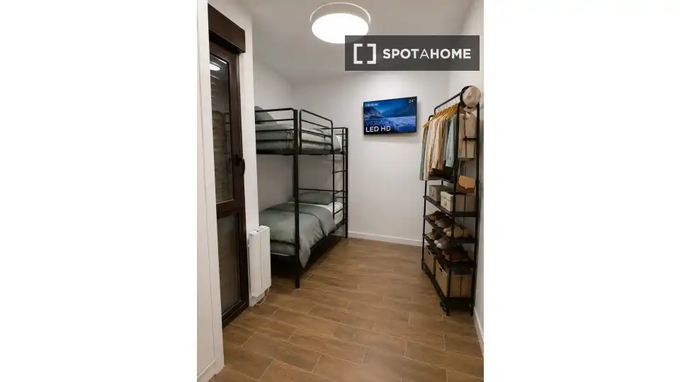 Schlafzimmer von Wohnung zur Miete in Madrid mit Klimaanlage, Heizung und Möbliert