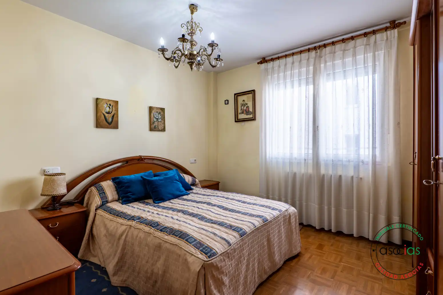 Habitación de Piso en venta en Gijón  con Calefacción, Parquet y Trastero