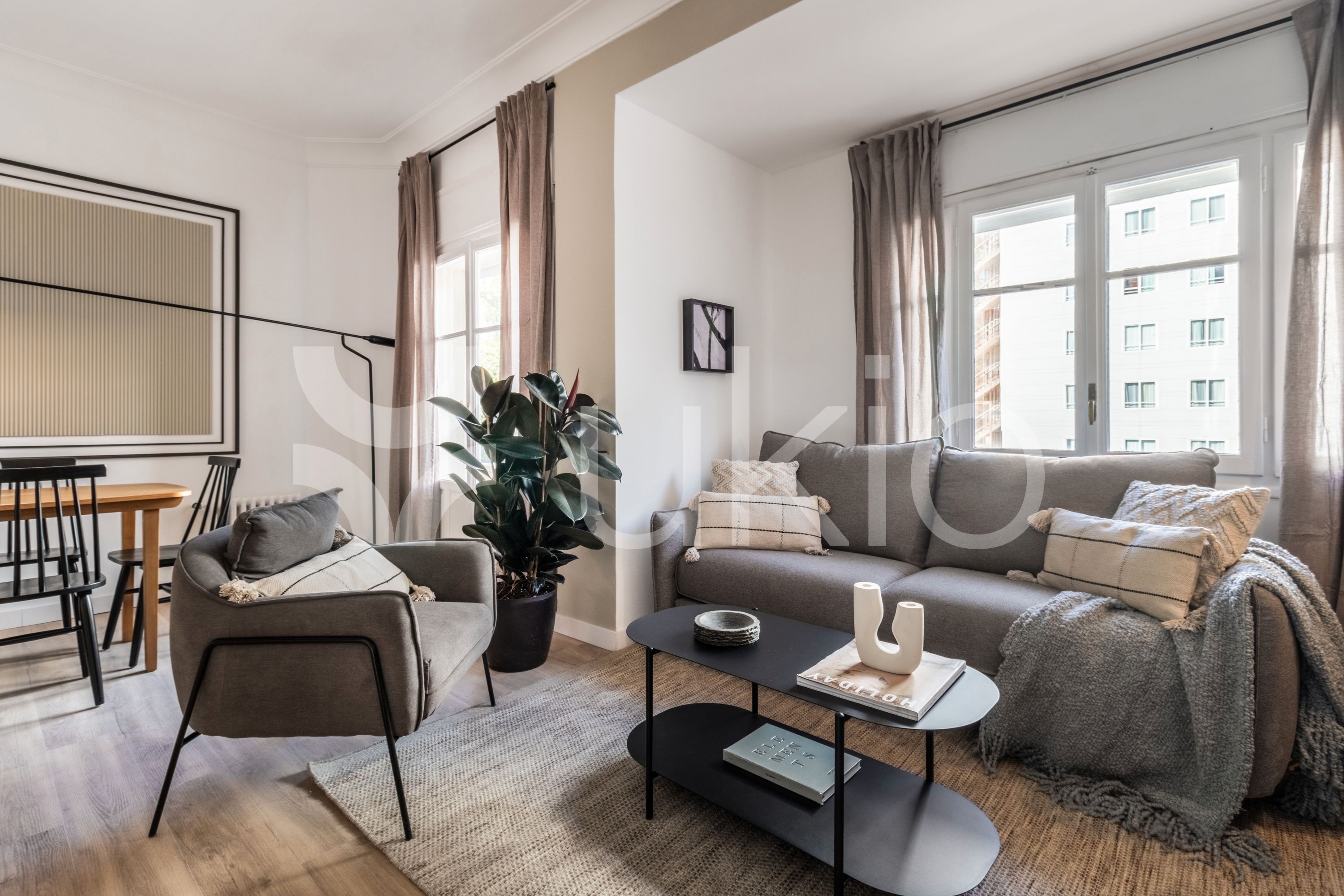 Sala d'estar de Apartament de lloguer en  Madrid Capital amb Aire condicionat, Calefacció i Terrassa