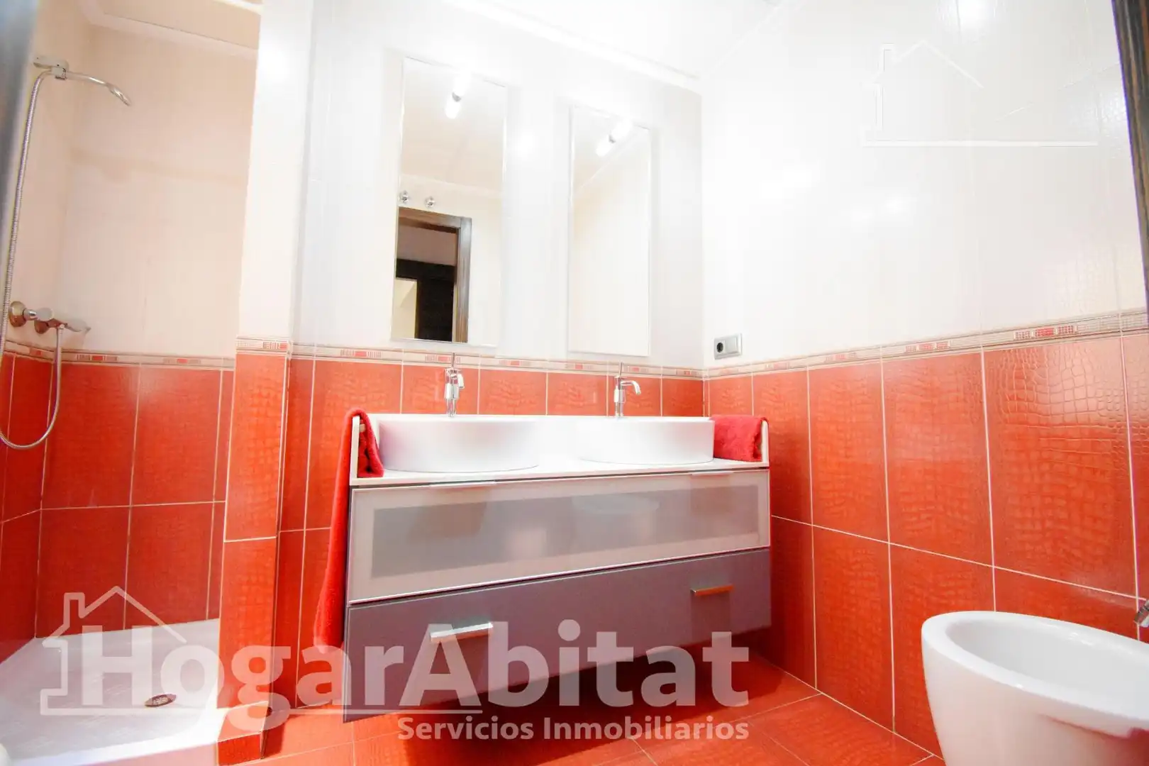 Bany de Pis en venda en L'Alqueria de la Comtessa amb Moblat i Jacuzzi
