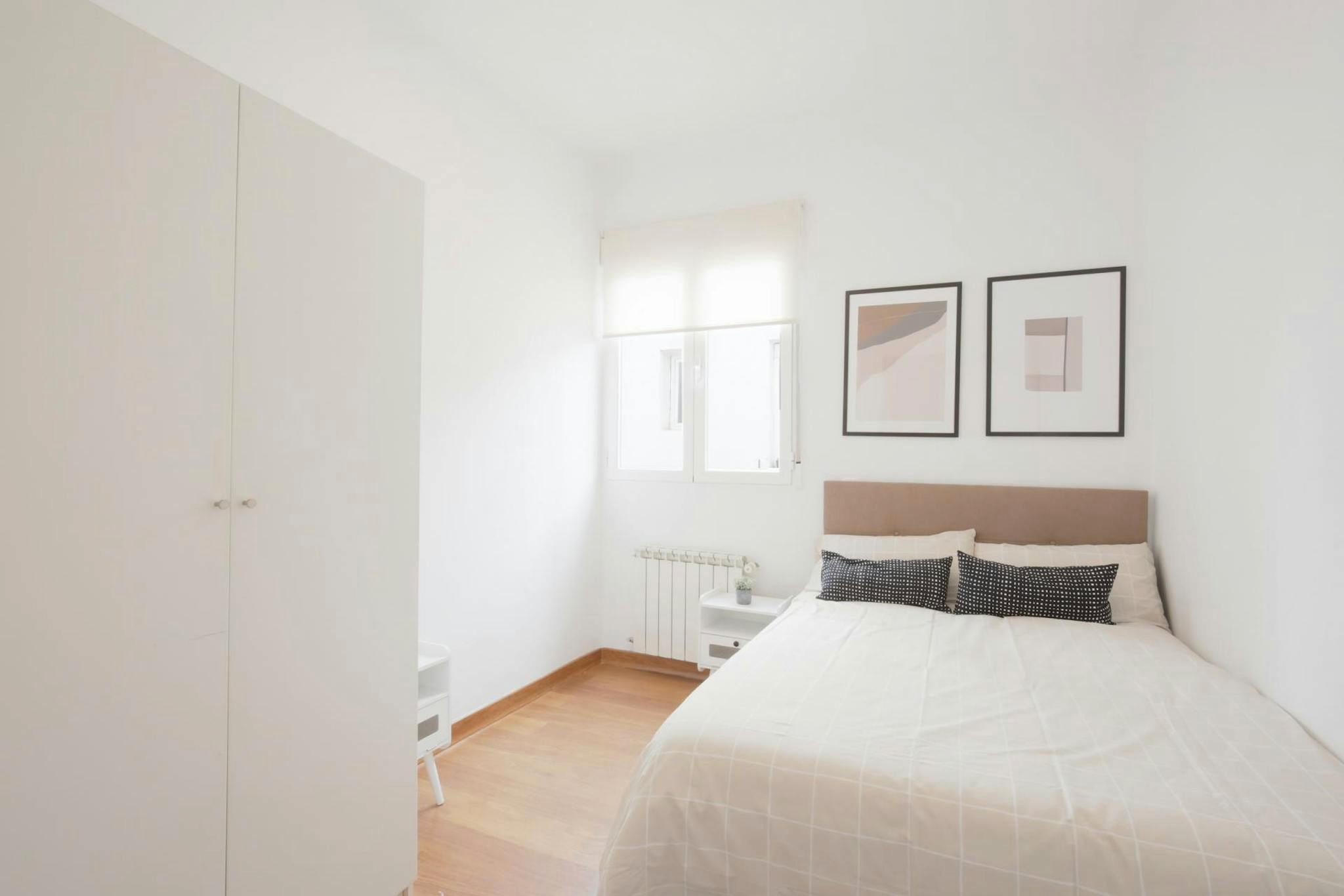 Habitación de Piso de alquiler en  Madrid Capital con Aire acondicionado, Calefacción y Amueblado