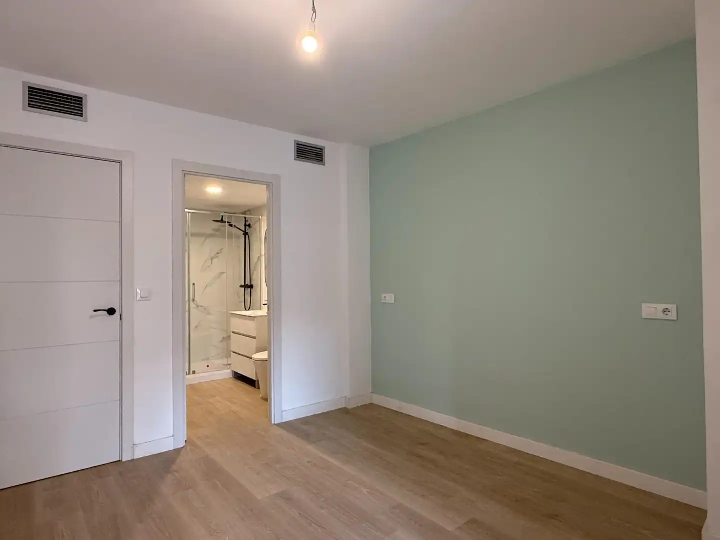 Habitación de Piso en venta en Guadalajara con Aire acondicionado y Calefacción