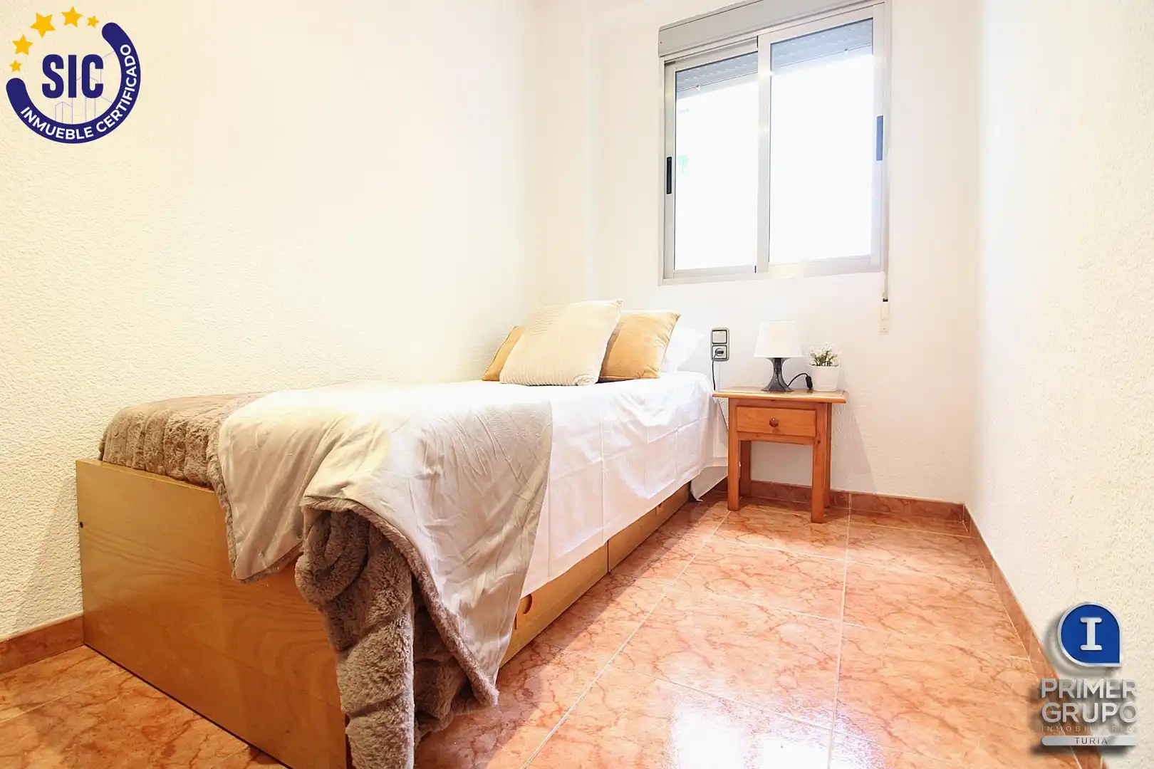Bedroom of Flat for sale in Valencia  with Air Conditioner and Balcony