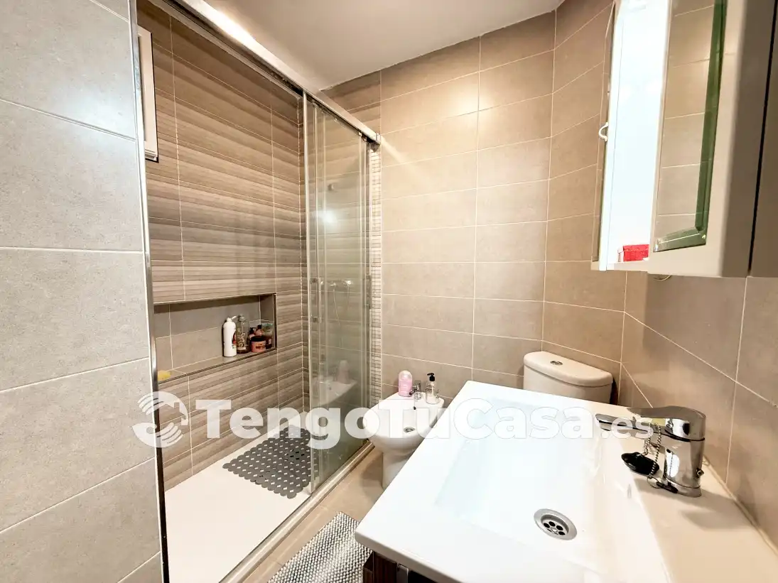 Bathroom of Flat for rent in Madrid  with Heating, Furnished and Oven