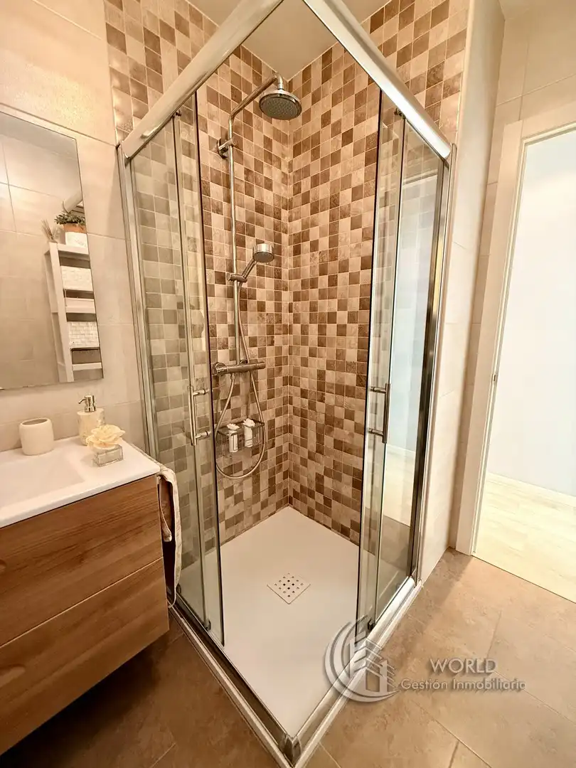 Badezimmer von Wohnung zum Verkauf in Madrid mit Klimaanlage, Heizung und Möbliert