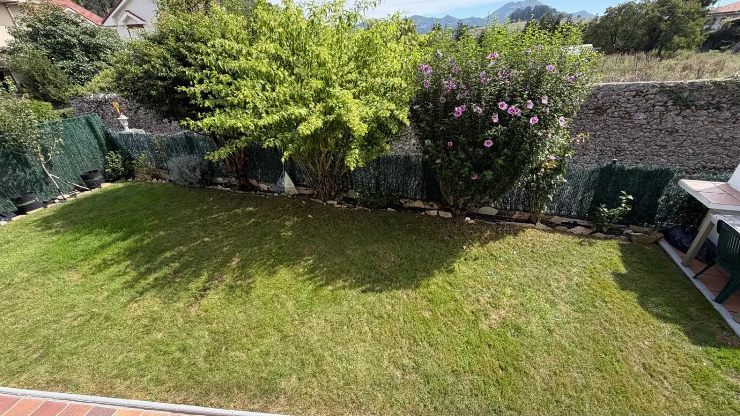 Garten von Einfamilien-Reihenhaus zum Verkauf in Argoños  mit Heizung und Terrasse