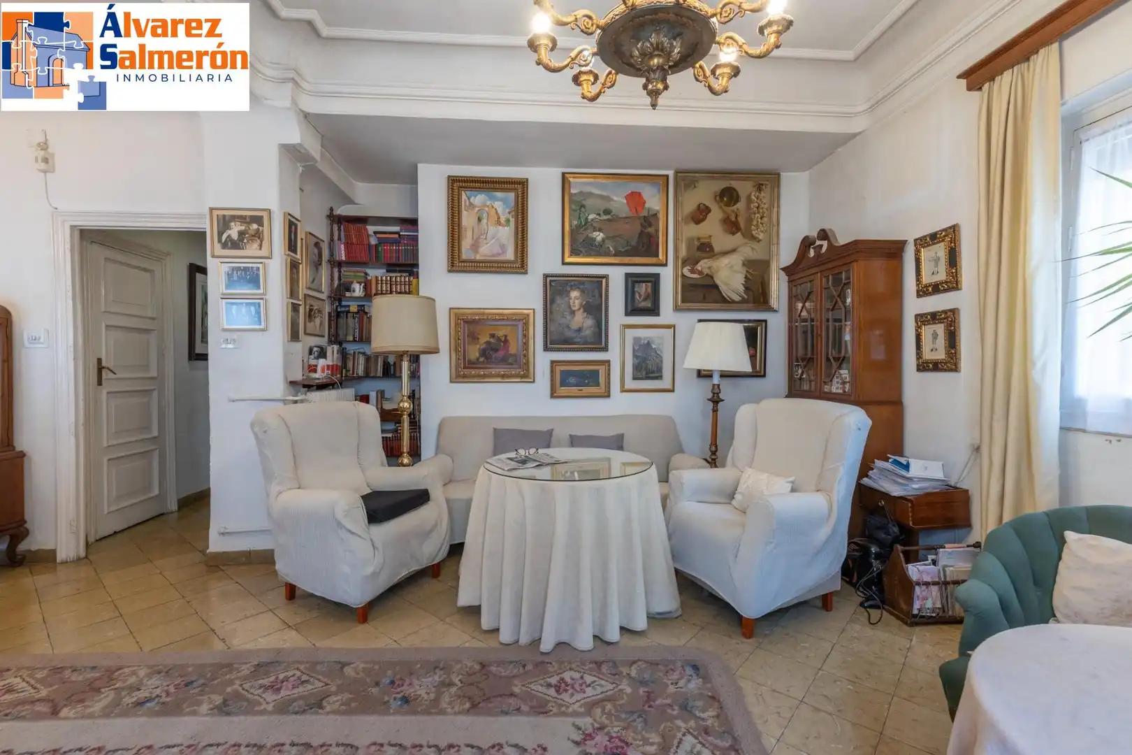 Sala d'estar de Pis en venda en Granada amb Calefacció