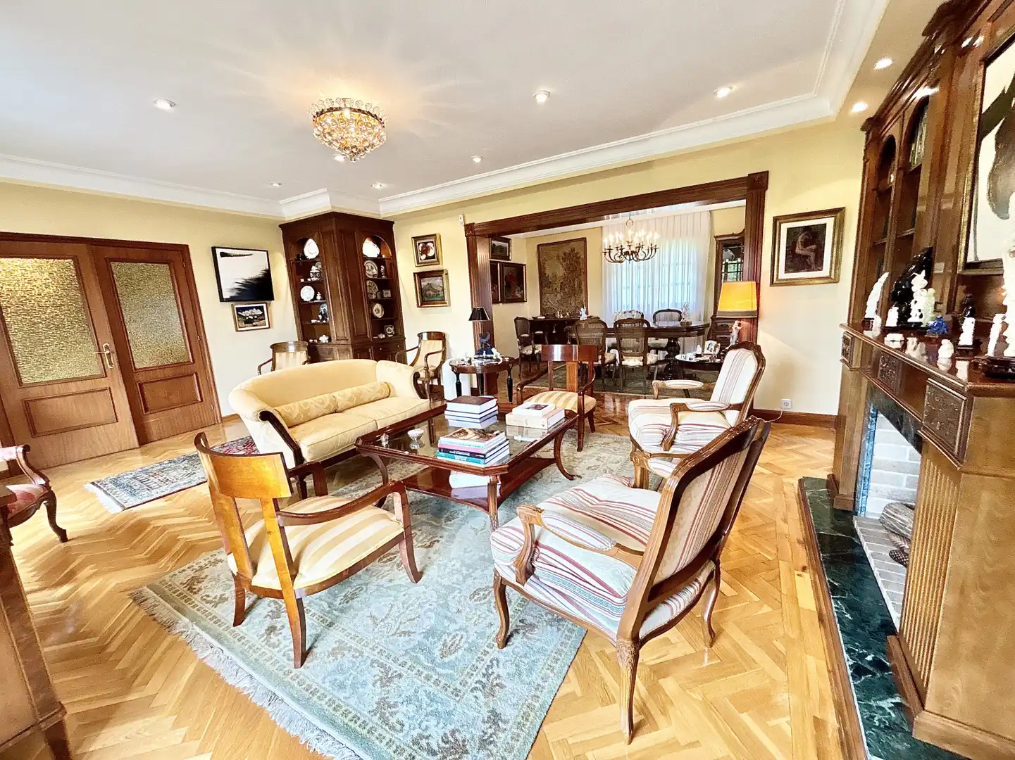 Living room of Houses for sale in Sariego  with Heating, Private garden and Parquet flooring