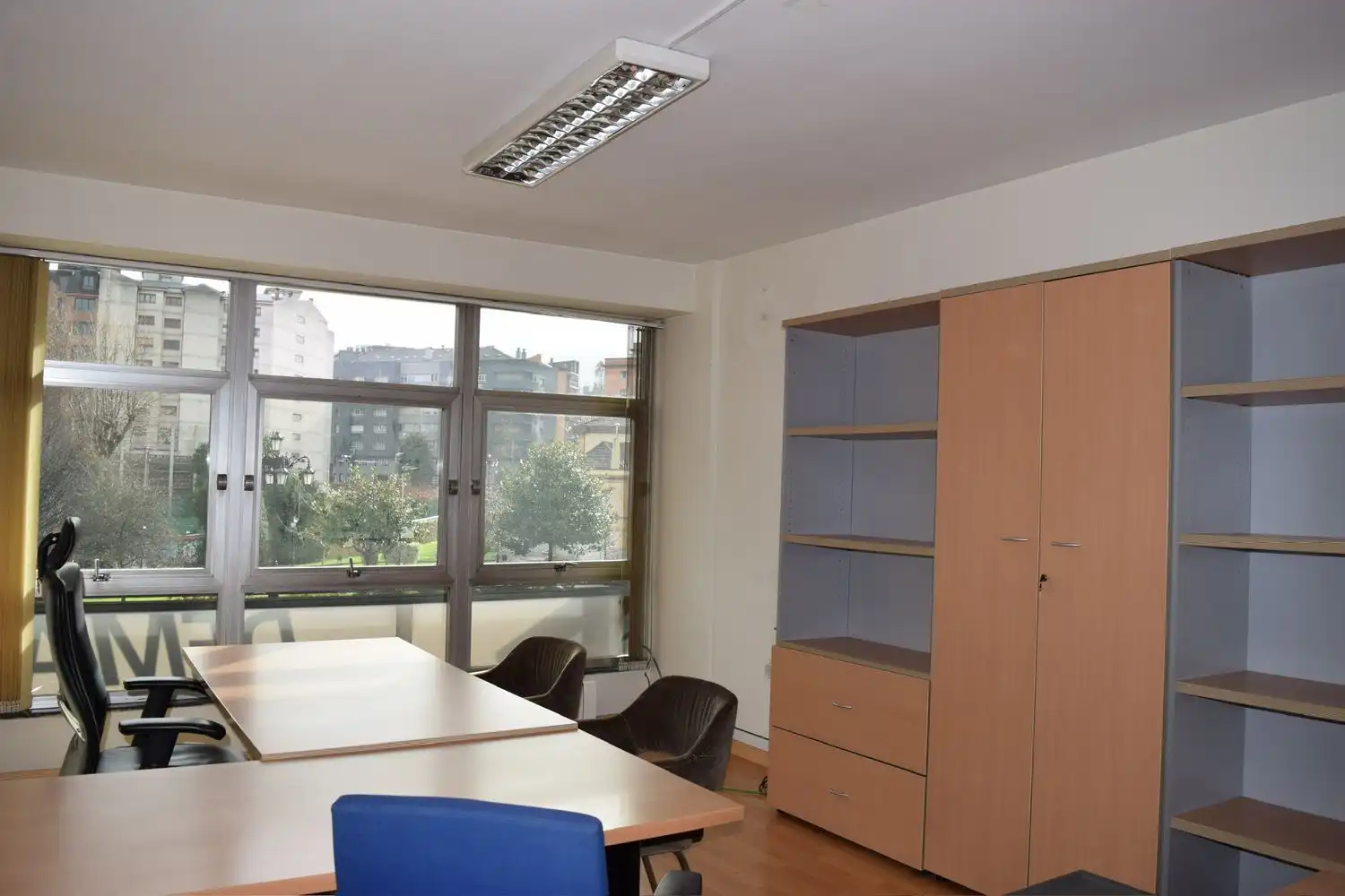 Oficina de alquiler en Oviedo  con Calefacción