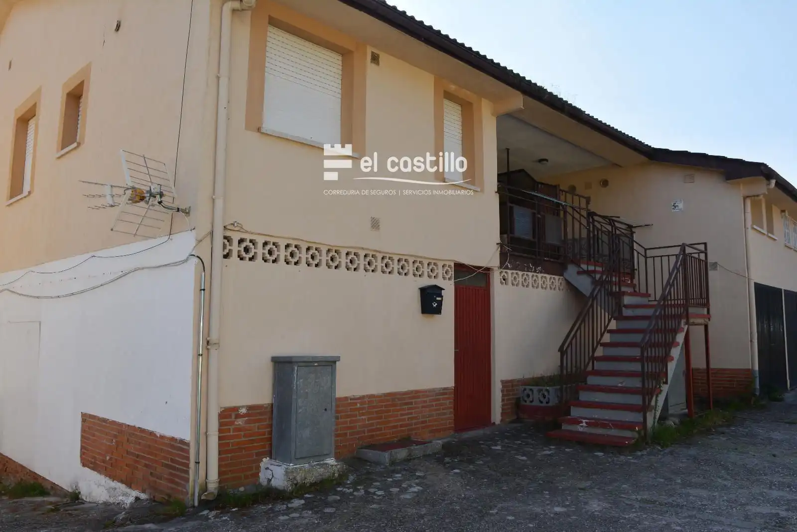 Vista exterior de Piso en venta en La Adrada  con Aire acondicionado, Calefacción y Terraza