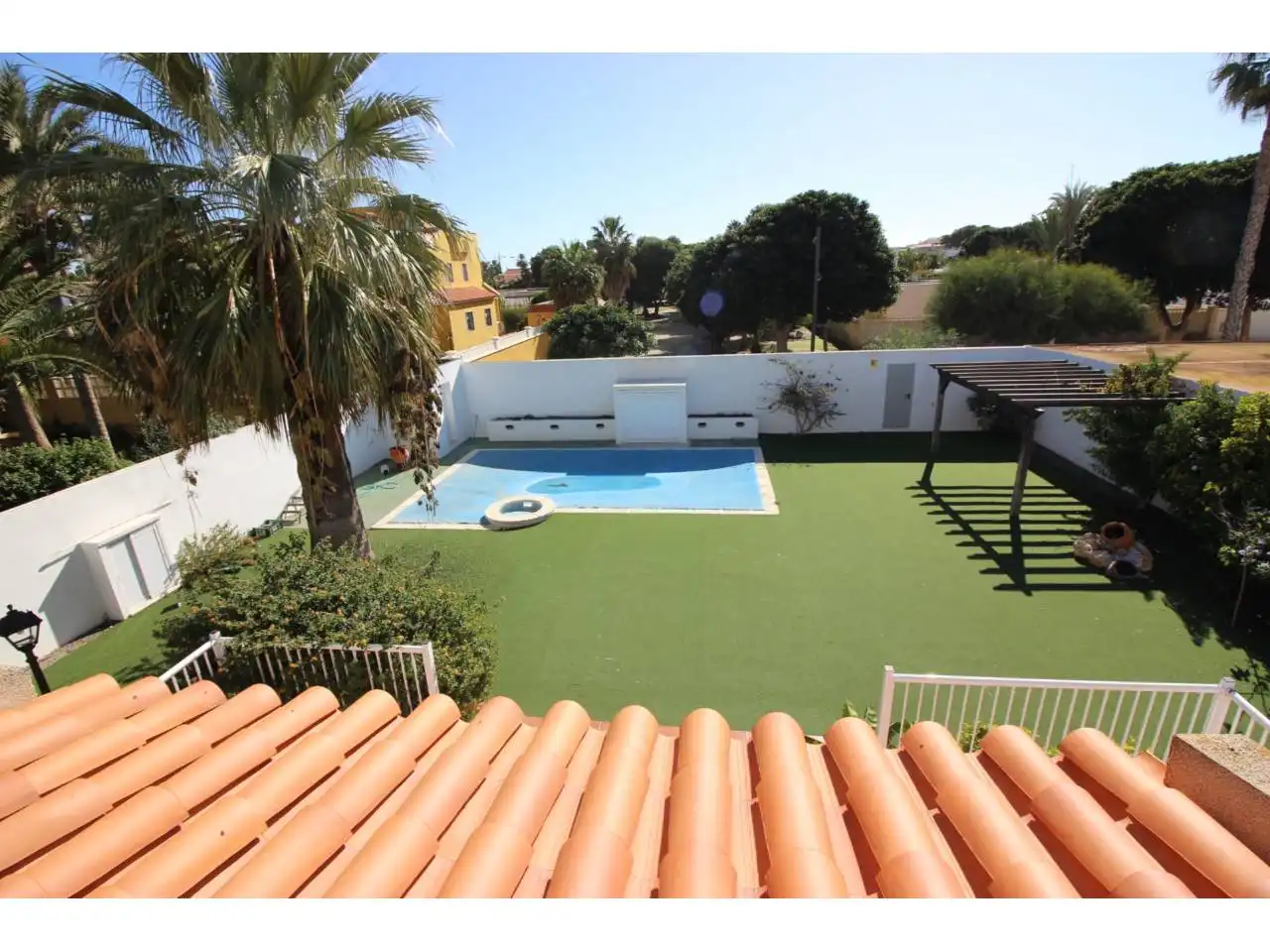 Piscina de Casa o xalet en venda en Roquetas de Mar amb Aire condicionat, Jardí privat i Terrassa