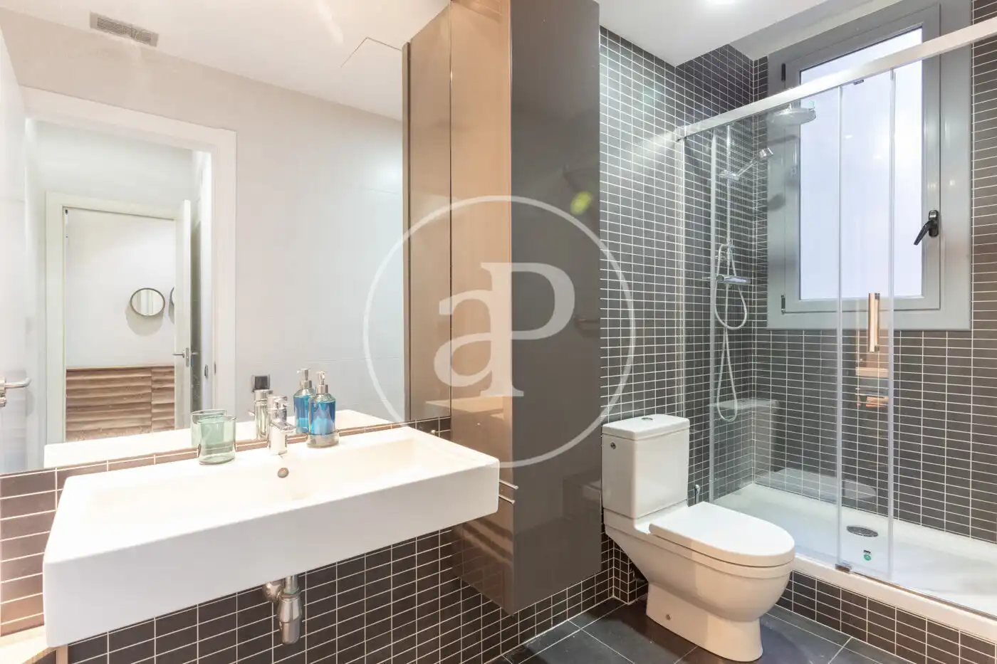 Baño de Piso de alquiler en Barcelona con Aire acondicionado, Calefacción y Amueblado