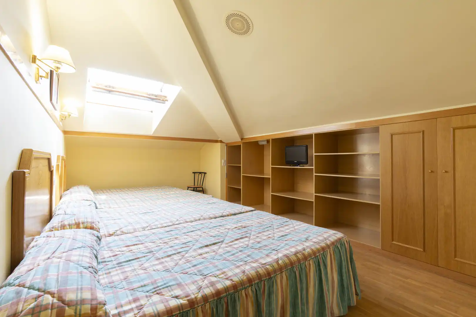 Habitación de Edificio en venta en Cavia