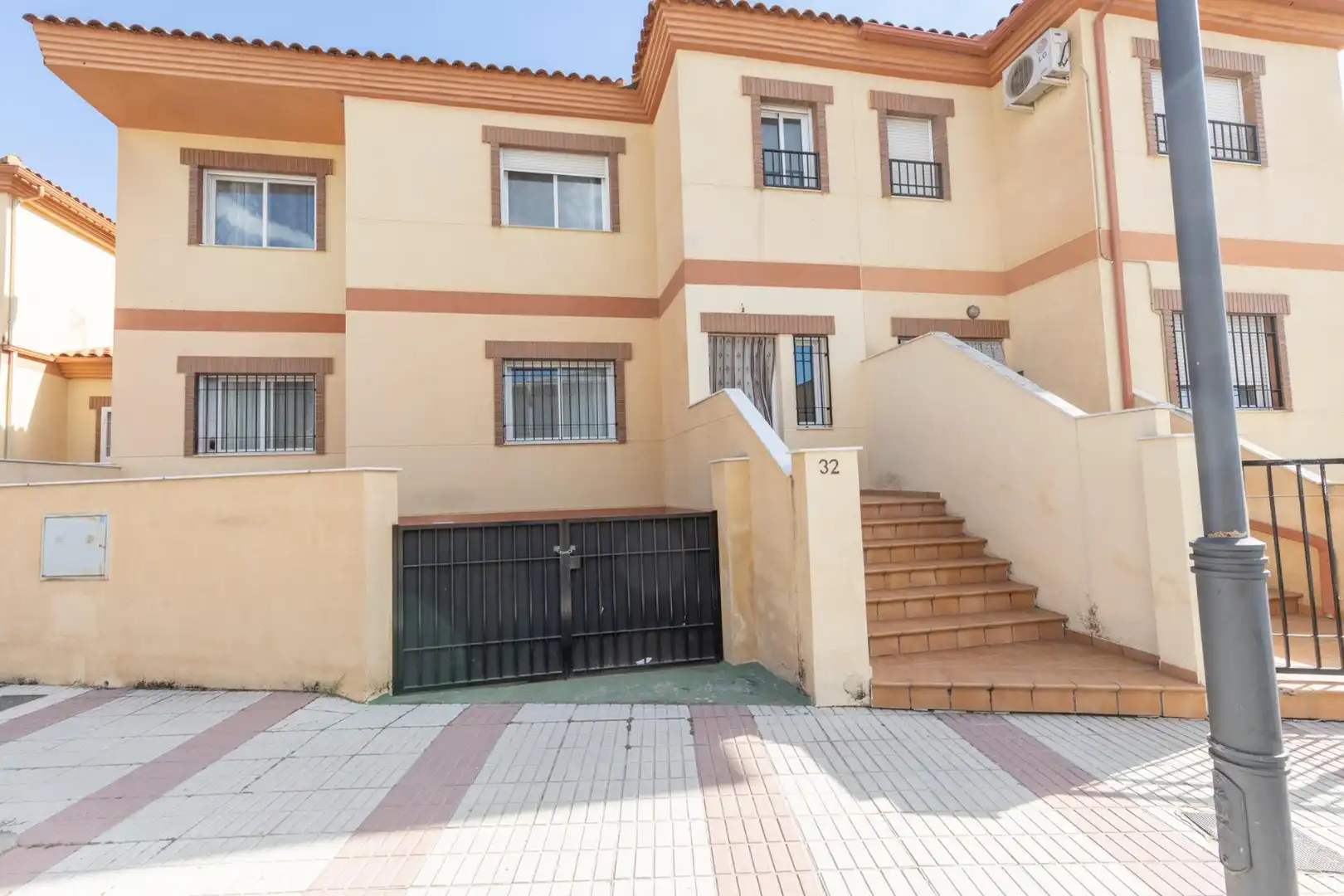 Vista exterior de Casa adosada en venta en Chauchina con Trastero y Balcón