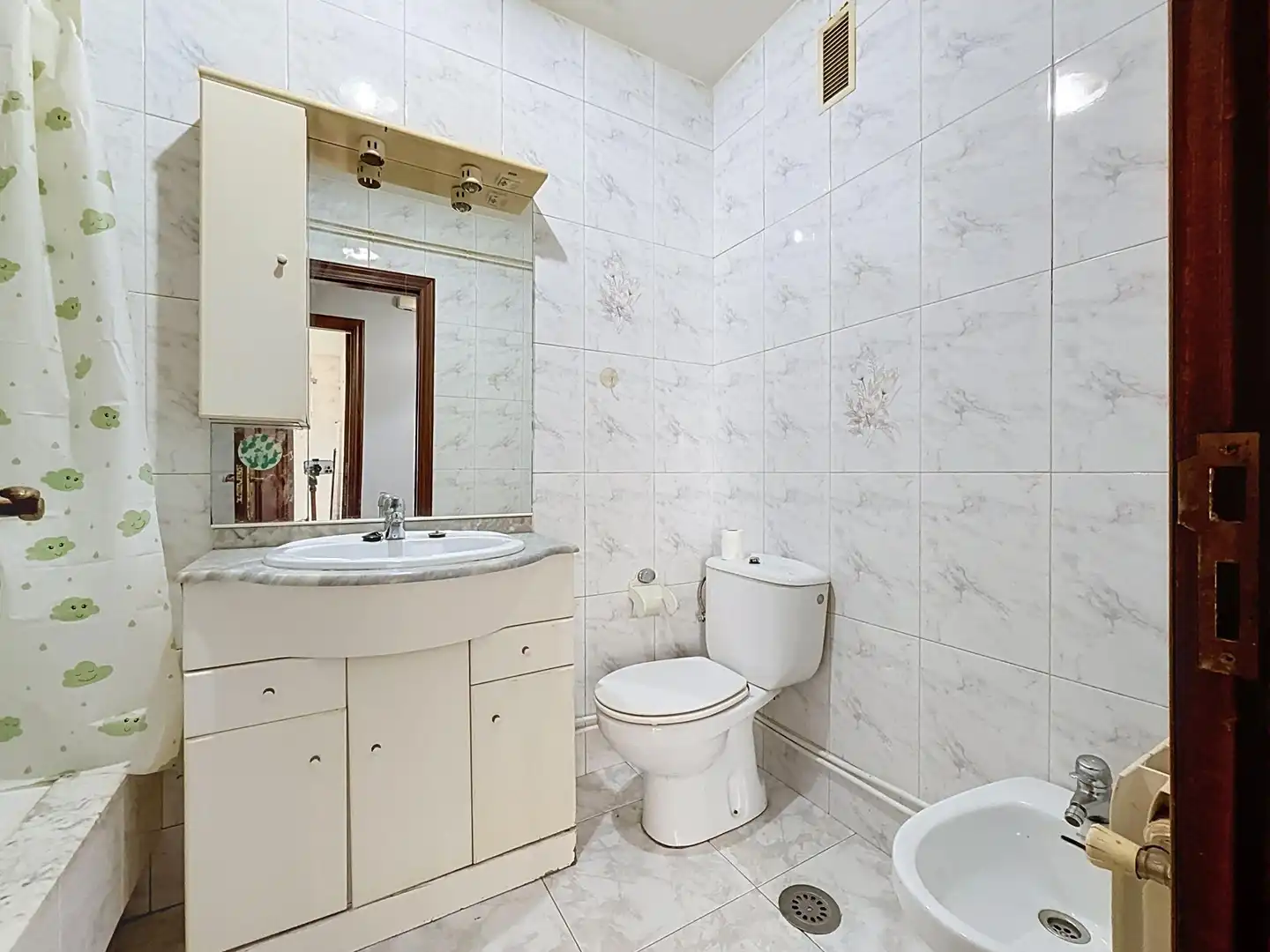 Baño de Piso en venta en Boiro con Calefacción y Trastero