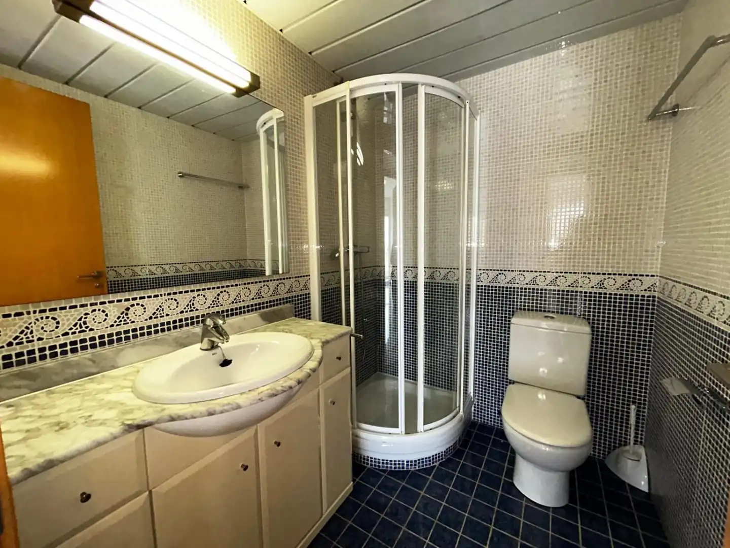 Badezimmer von Wohnung zum Verkauf in Sitges mit Klimaanlage, Heizung und Terrasse
