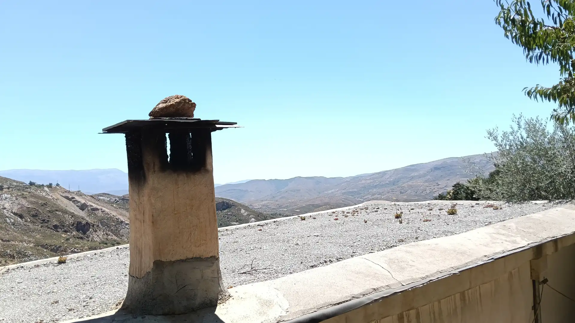 Vista exterior de Finca rústica en venda en Alpujarra de la Sierra amb Calefacció, Jardí privat i Moblat