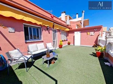Casa aparellada amb jardí en venda a rafael de casanova 28