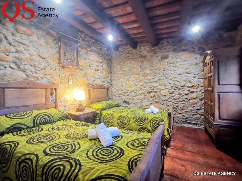 Habitación de Finca rústica en venta en La Cellera de Ter con Aire acondicionado, Calefacción y Jardín privado