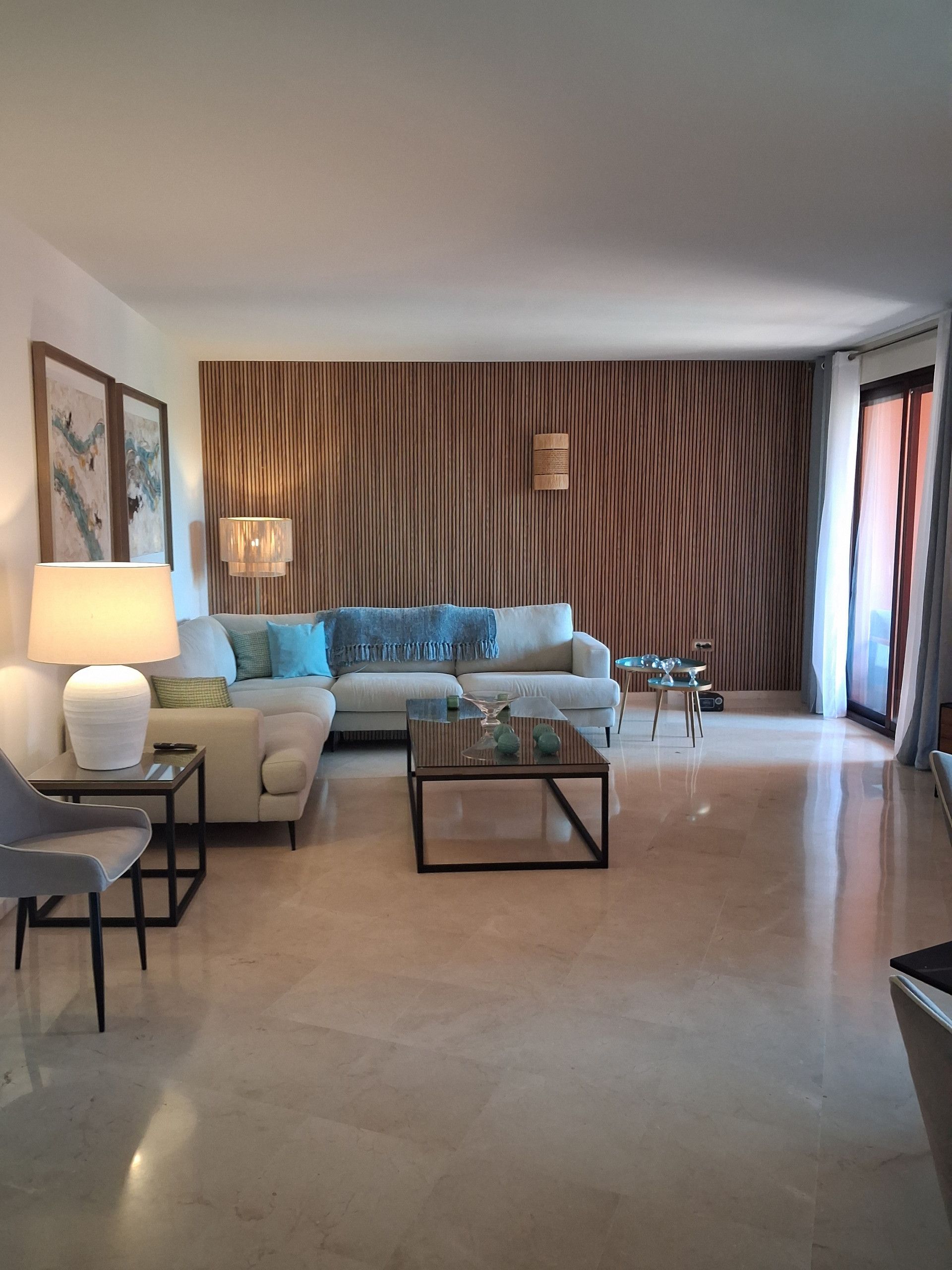 Sala d'estar de Apartament de lloguer en Marbella amb Aire condicionat, Terrassa i Piscina
