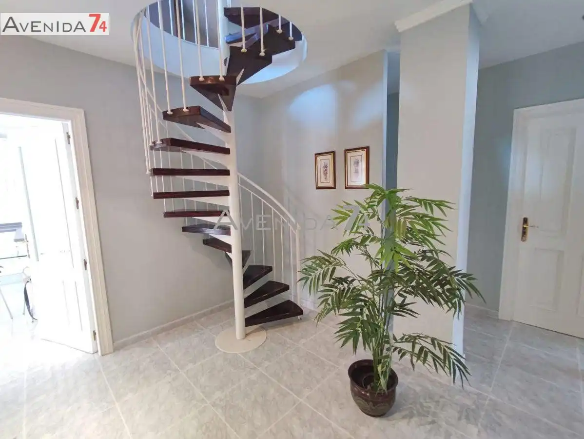 Houses for sale in Los Angeles - Apolonia