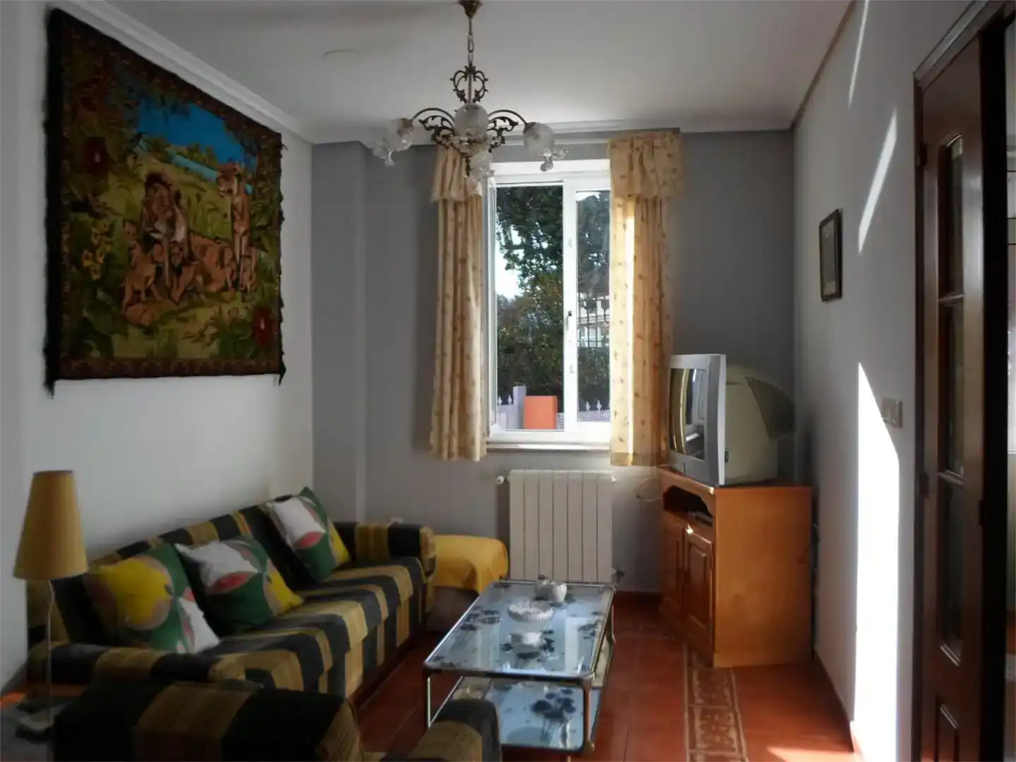 Wohnzimmer von Haus oder Chalet zur Miete in Miño mit Privatgarten, Abstellraum und Möbliert