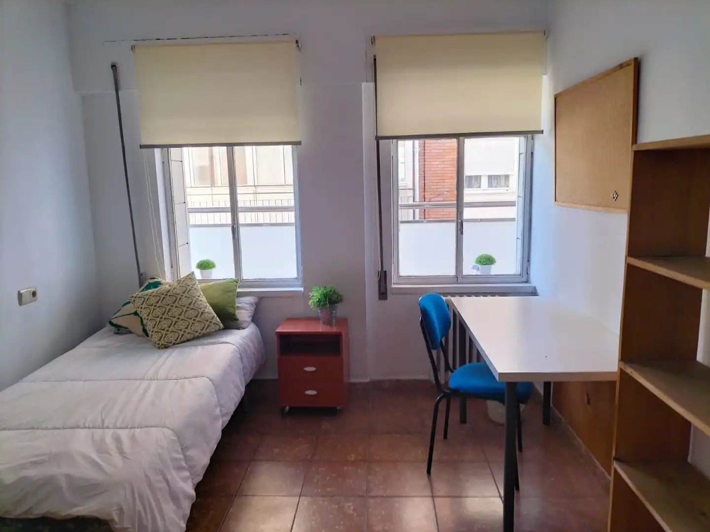 Flat with terrace to rent in Avenida de Portugal, imagen 9