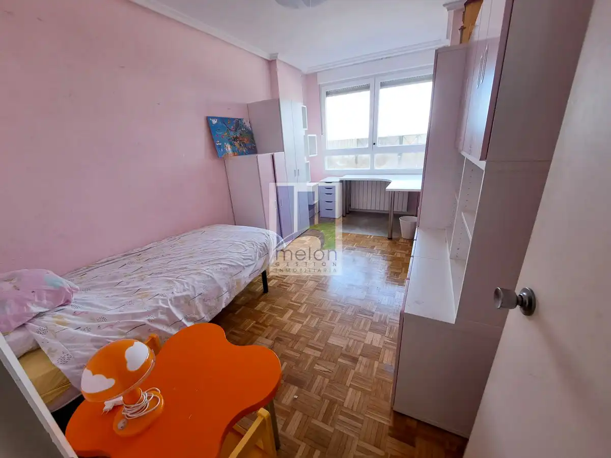 Habitación de Piso en venta en Burgos con Trastero