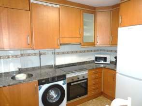 Cuina de Pis de lloguer en Gijón  amb Calefacció, Moblat i Rentadora